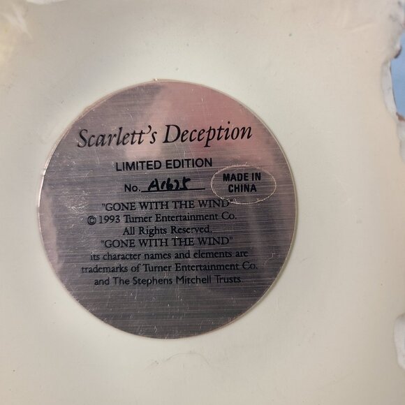 Vintage Gone With The Wind Scarlett’s Deception Glass Dome Figurine Collectible - Picture 5 of 8